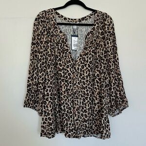 NWT crown & Ivy Blouse